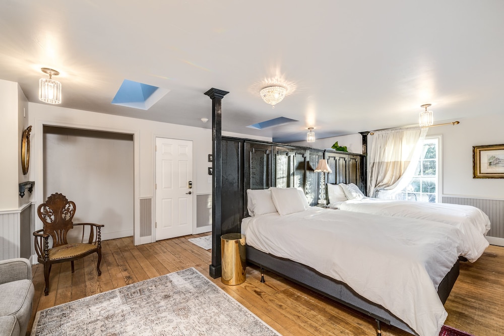 The Dutch Flat Hotel