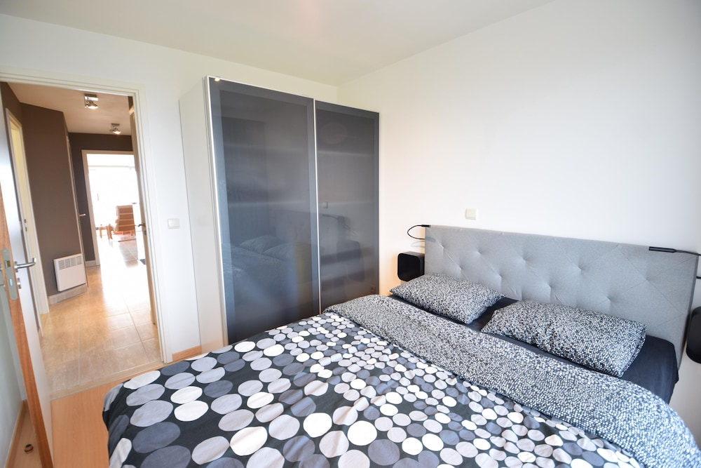 Coastal Apartment in Middelkerke Steps From the Sea