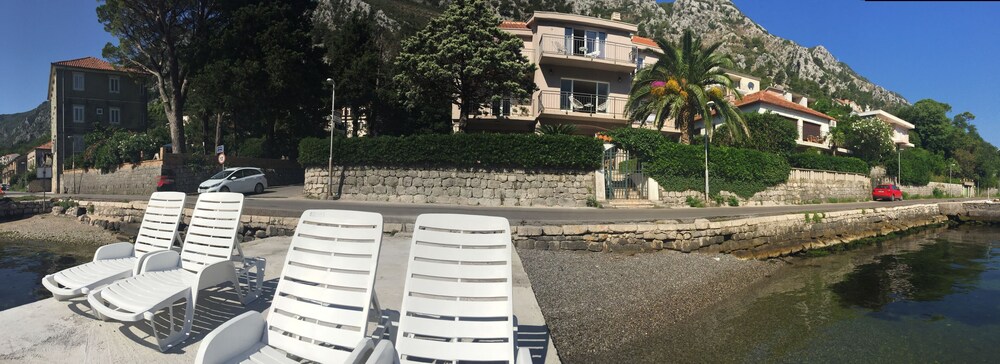 HOUSE 44 Apartments