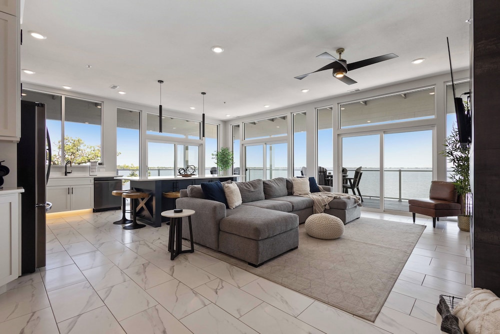 Luxury Lakefront Condo w/ Private Hot Tub & Sauna