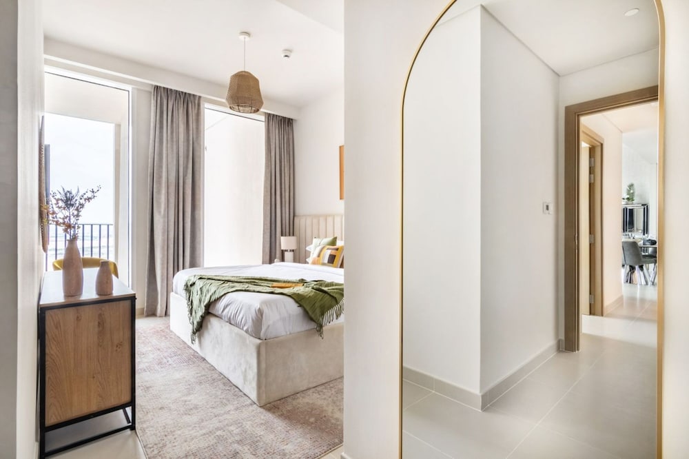 Luxury 2BR at Harbour Gate