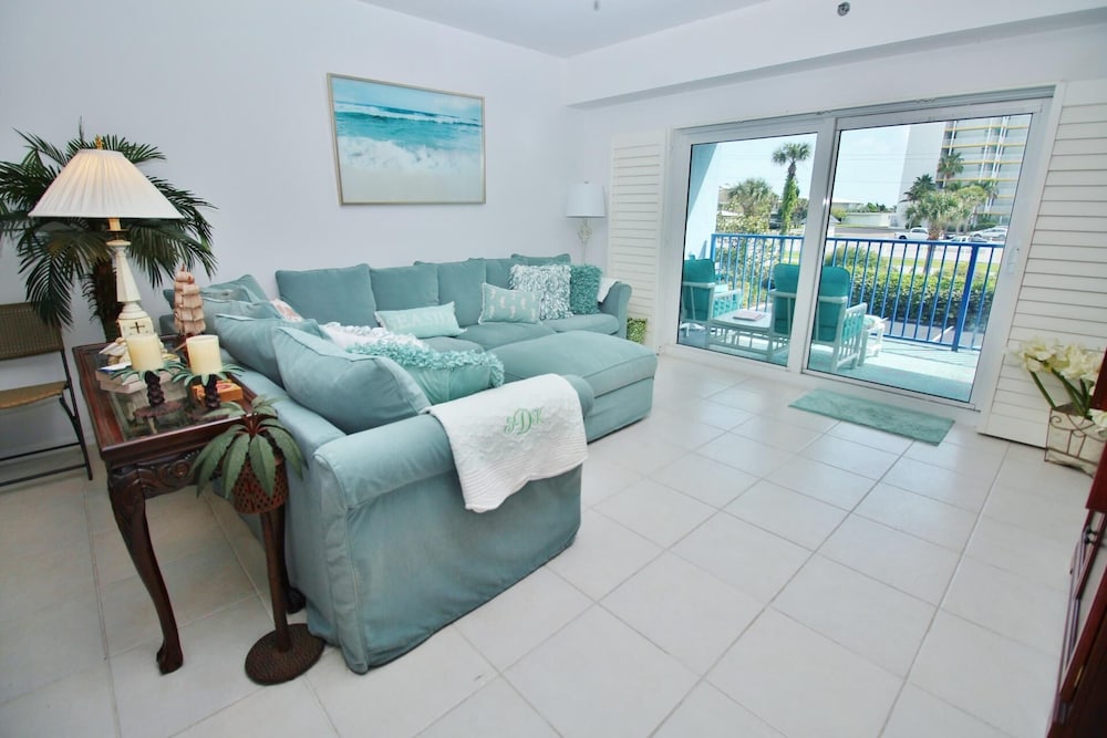 Oceanwalk 2-203