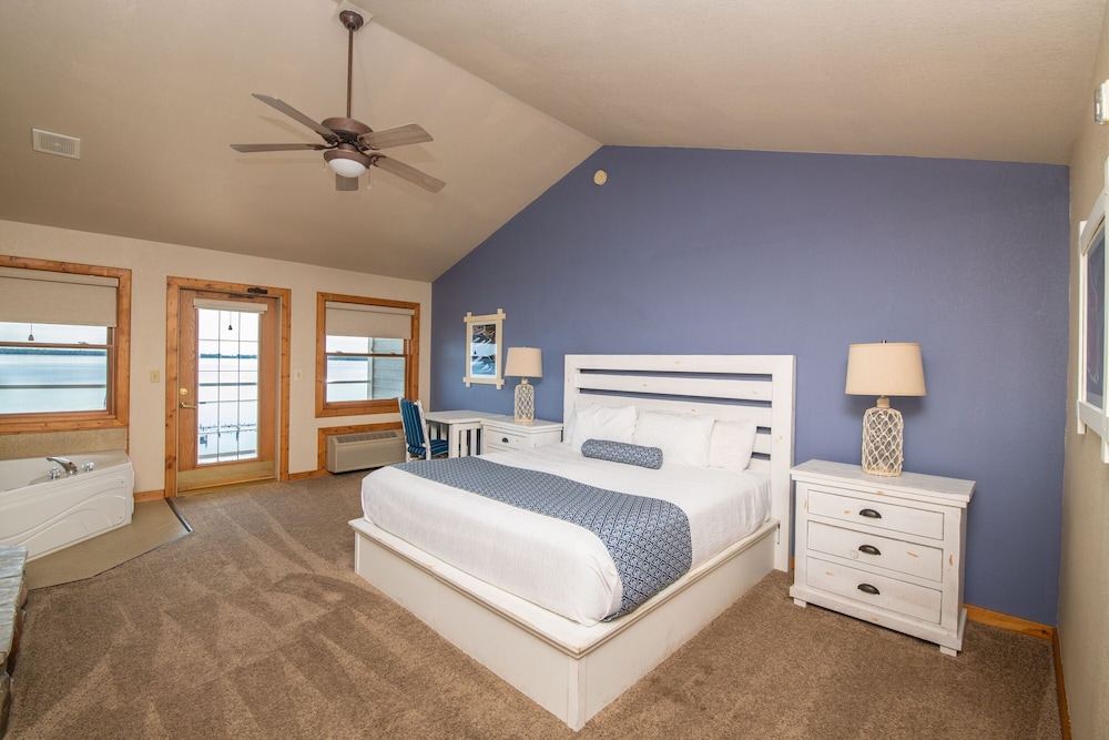 Quarterdeck Resort & Restaurant
