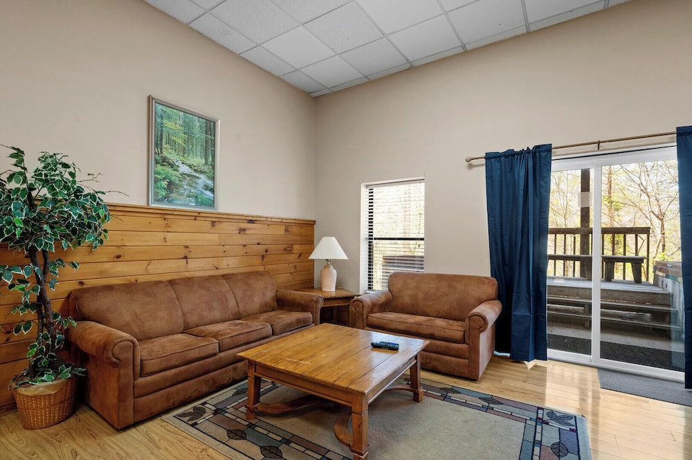 Country Pines Lodge