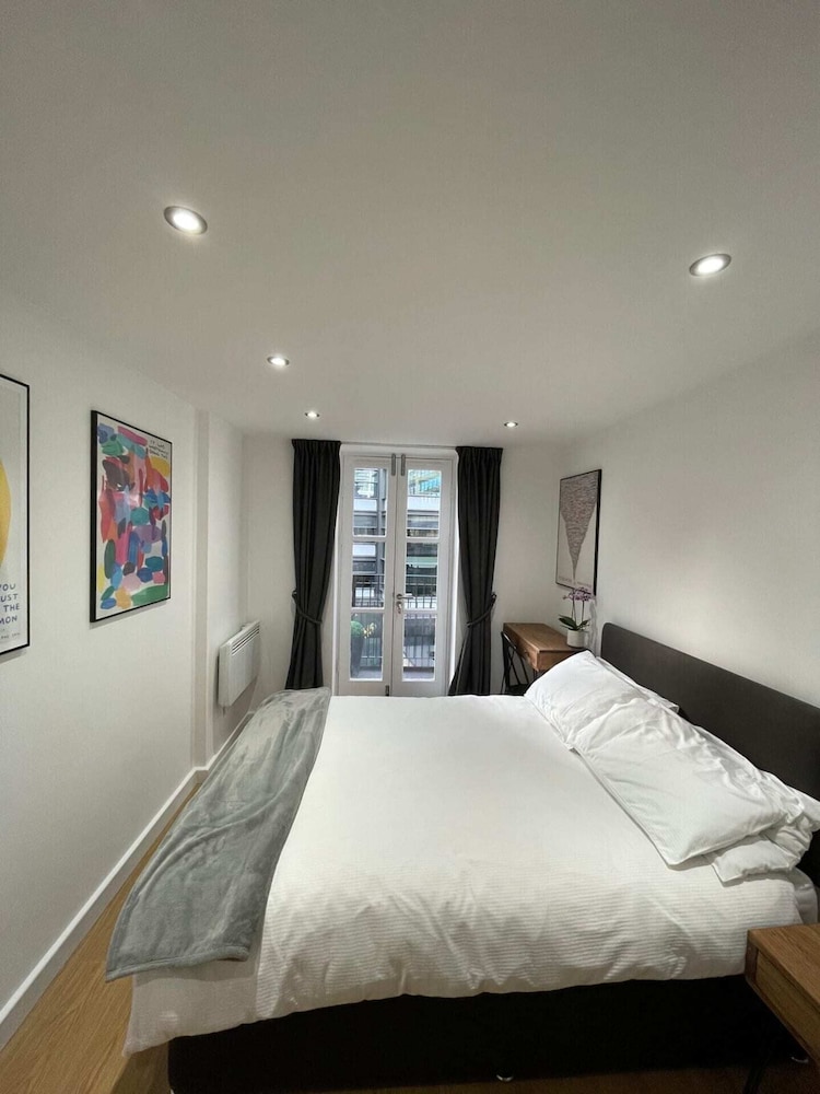 Stunning 3BD Maisonette W/balcony - Old Street!