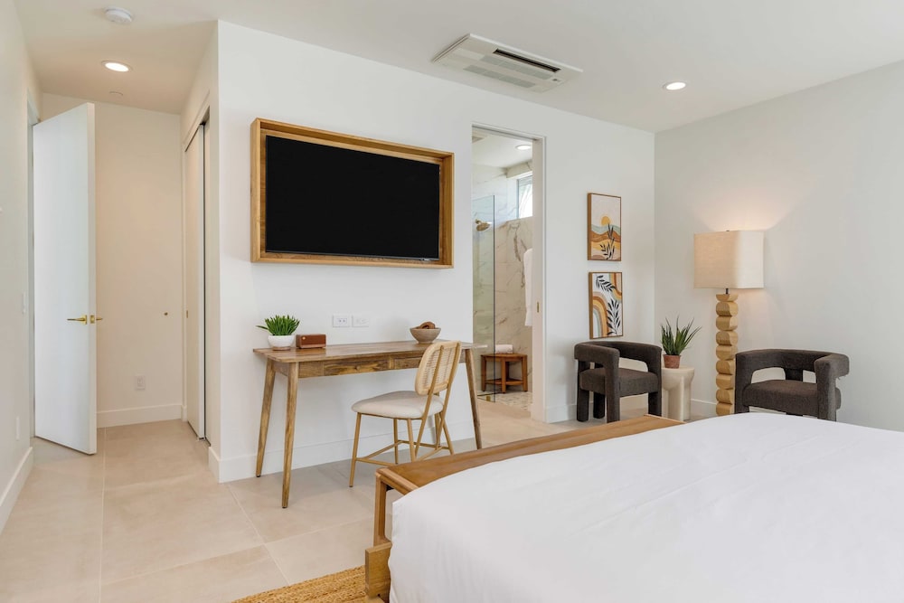 Sleeps 34 2 Villas, Pool, Pickleball + Bocce Polo Villas Elara by Avantstay