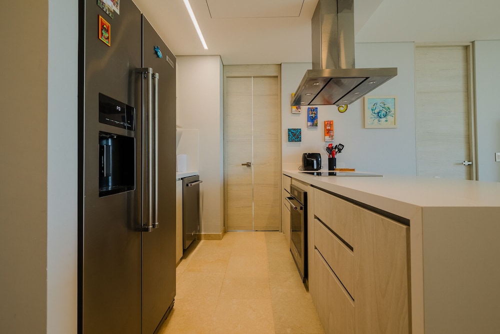 2BR 5 Guests Private Balcony and Shared Pool