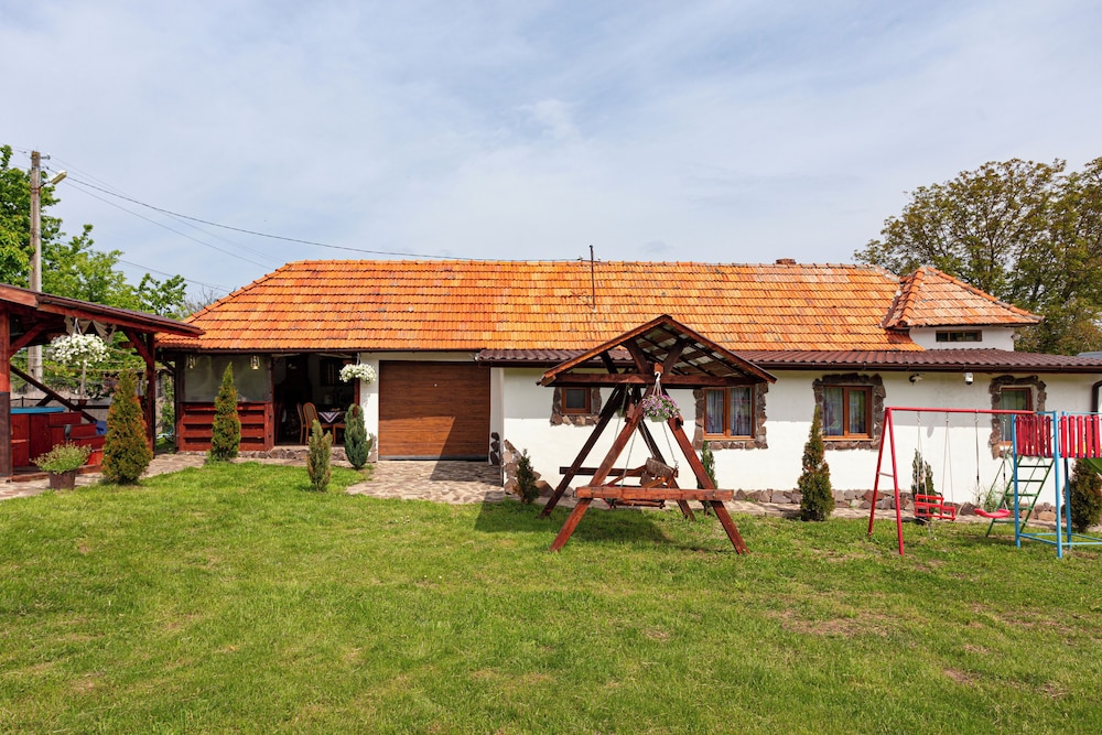 Transylvanian Home - Mountain View, BBQ & Pool