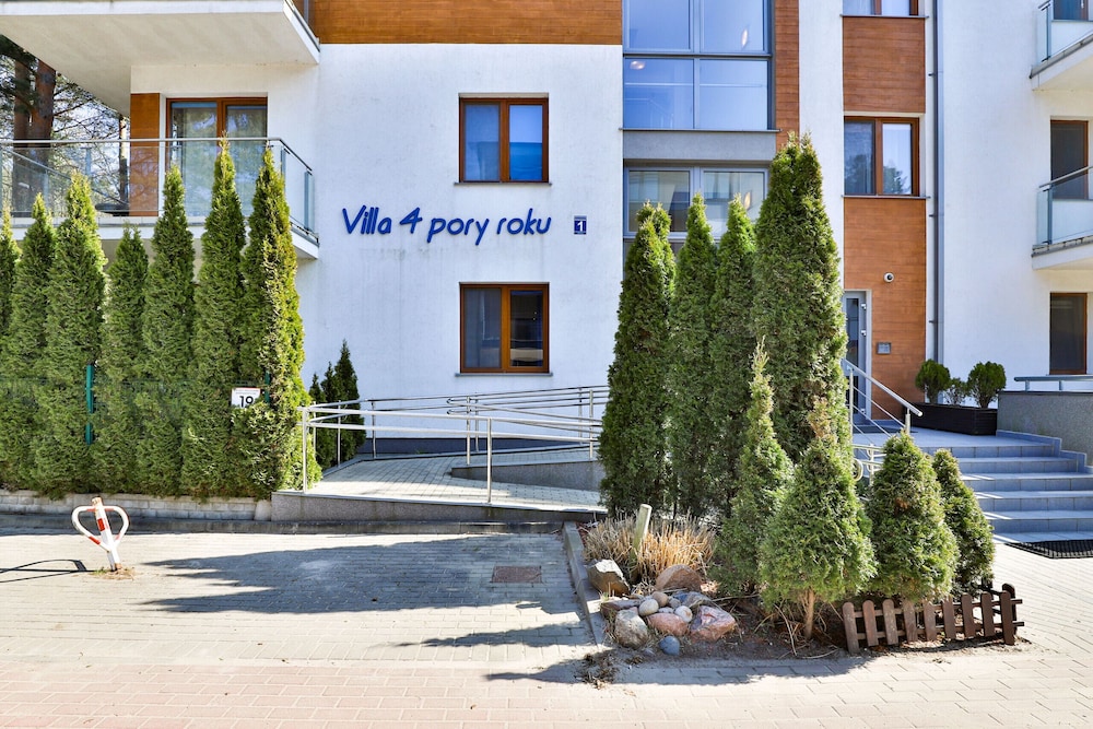 Willa 4 Pory Roku Apartment by Renters