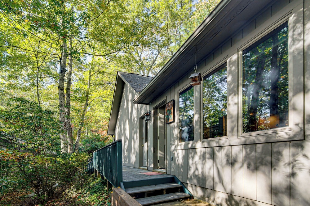 Festive Lakefront Escape: Blue Ridge Holiday Home