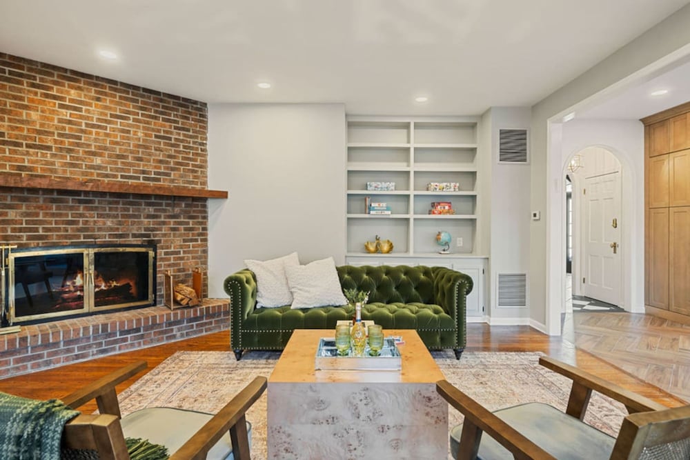 Peaceful Mini Mansion Sleeps 18