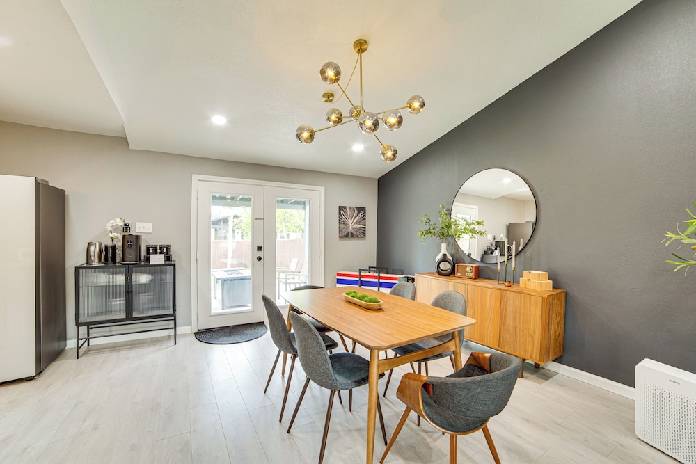 Spacious Family Home, 5 Mi to Galleria Dallas!