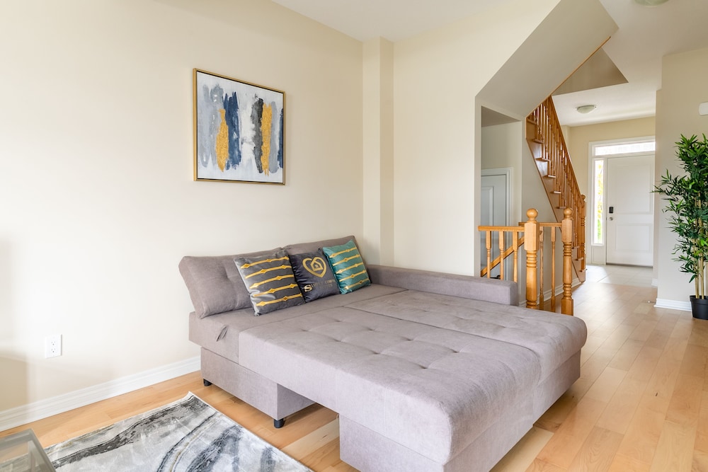 Modern 3BR 2BA Townhome in Lakeshore