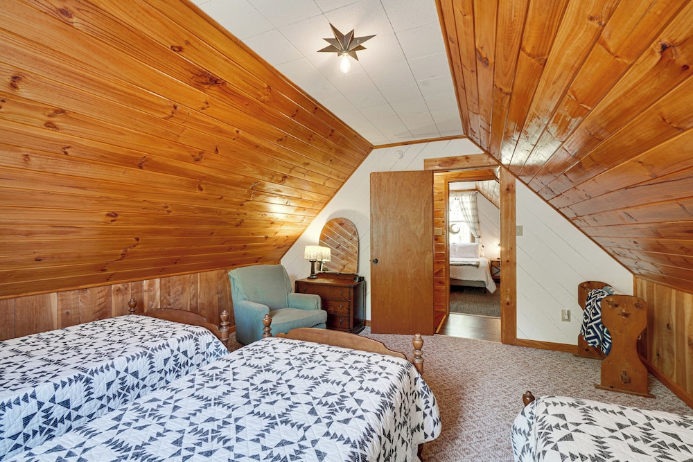 Fire Pit + Community Perks: Murphy Family Cabin! view 4