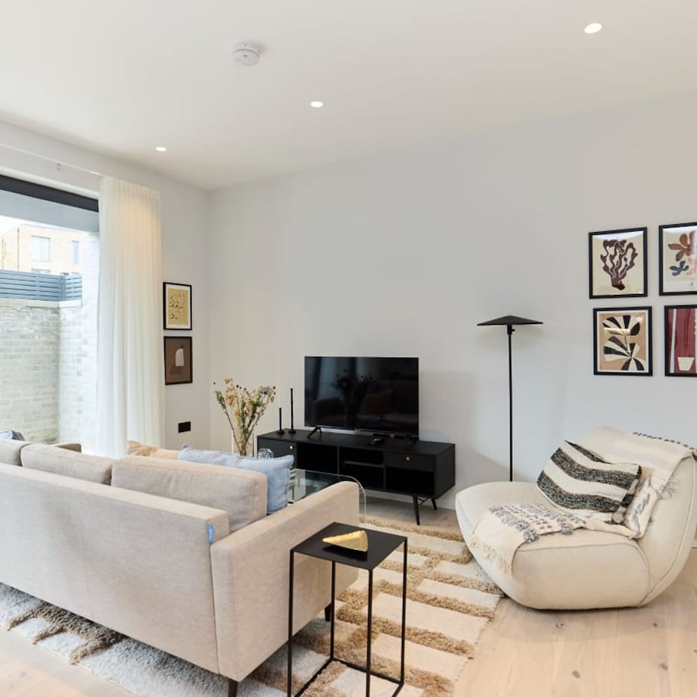 The Brondesbury Quarters - Modern 2bdr Flat With Balcony Parking — London