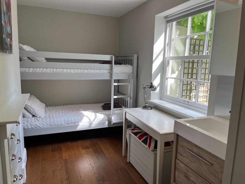 Stunning and Luxurious Manor House Holiday Home view 4