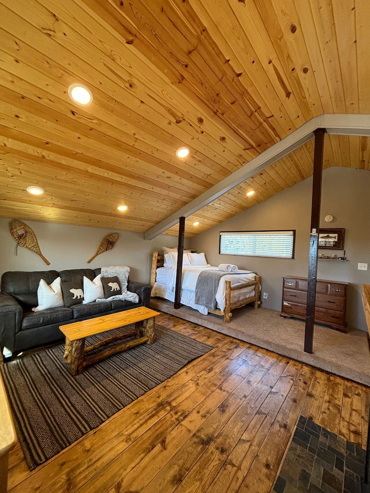 Perch Point- Hikers Dream Cabin Base