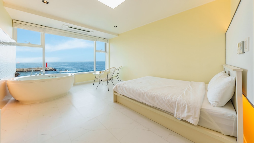 Gangreung Ninarang Spa Pension