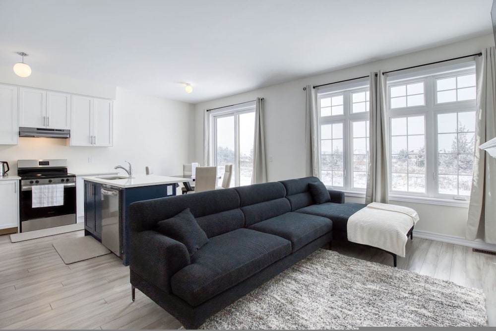 Spacious Brand New 4-bed Retreat in Quinte West