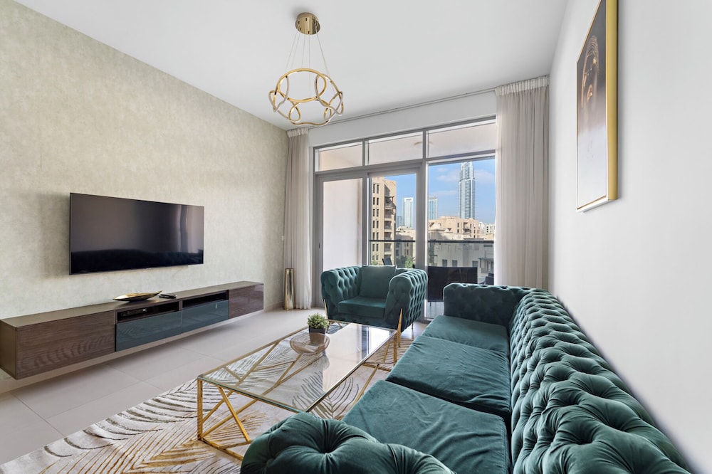 2BR 202 Bellevue Tower 1
