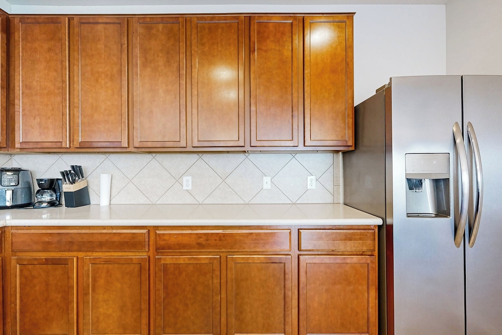 Inviting Home w/ Enlosed Yard & Gas Grill