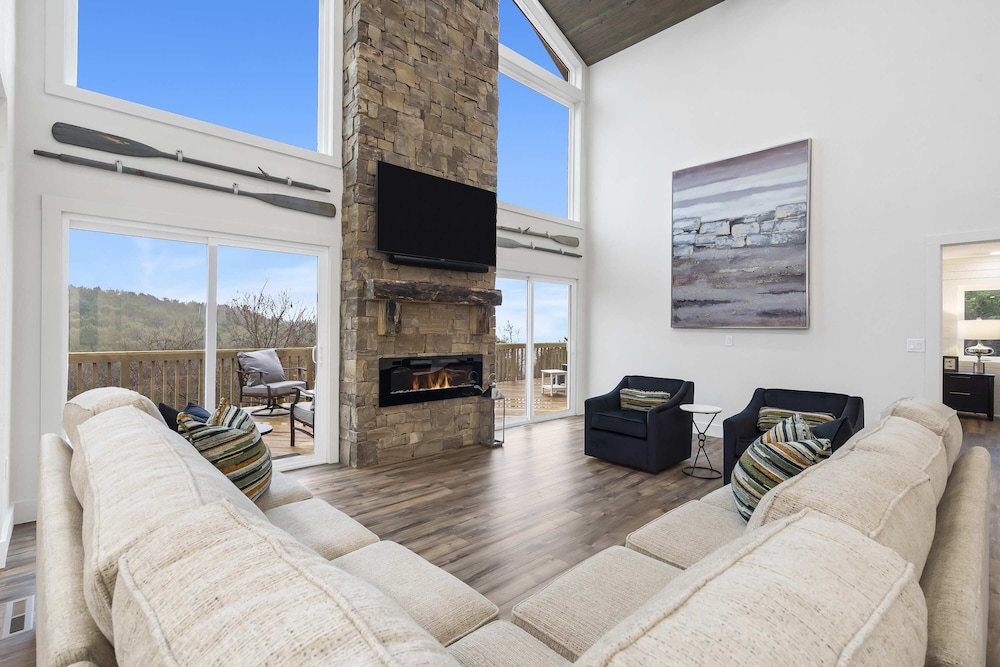 Van Kirk Cove 6 BDR Stunner!