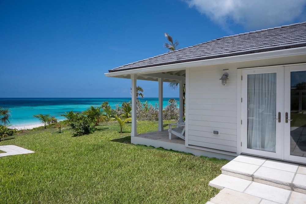 Cricket Beach House-luxurious Beachfront House 5 Bedroom Home