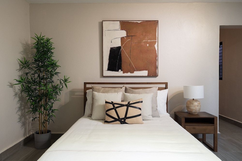 Plaza Colonial Residence By YellowKey