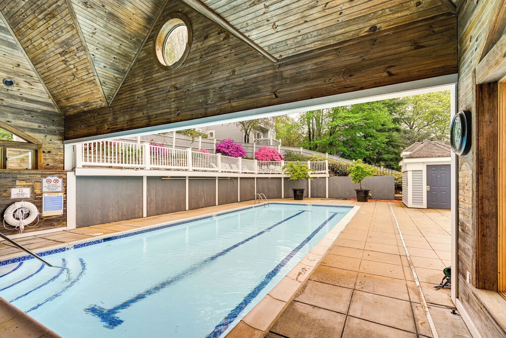 1 Mi to Mohegan Sun: Studio w/ Pool Access
