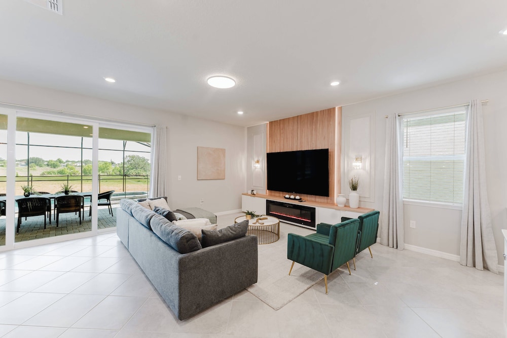 Stunning 8BR Pool Gameroom Minutes to Disney