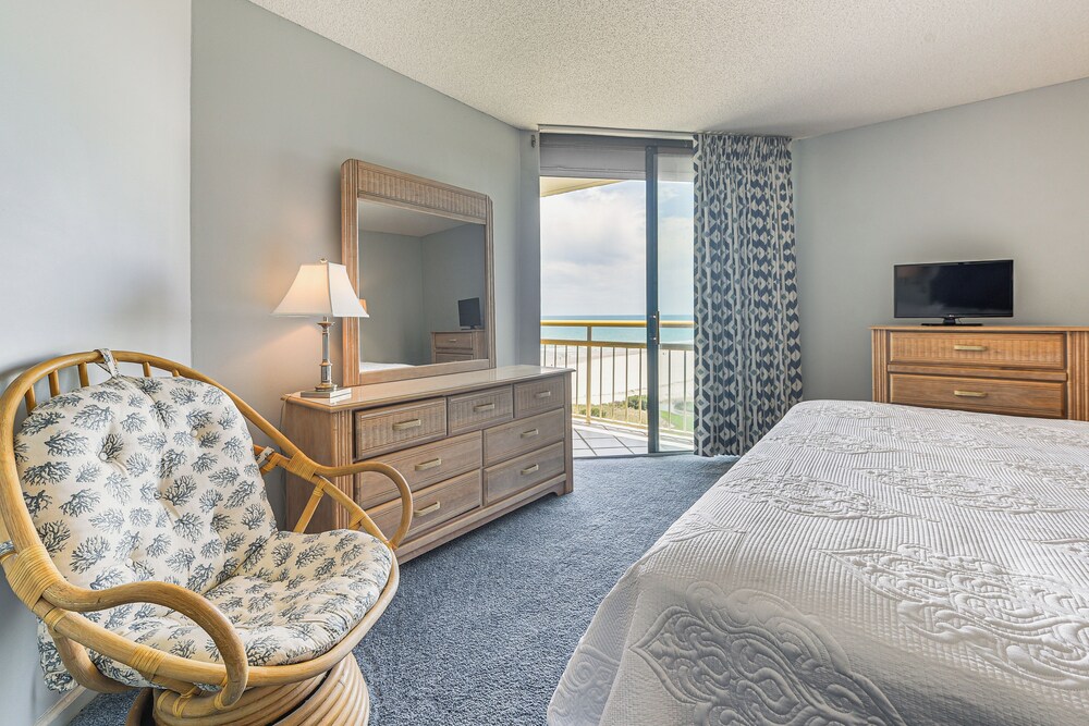 Ocean View & Pool Access: Condo in Myrtle Beach