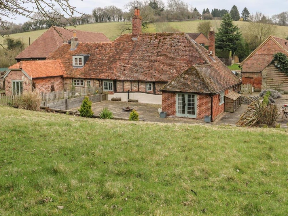 Antelope Cottage - Rural Pet Friendly Cottage