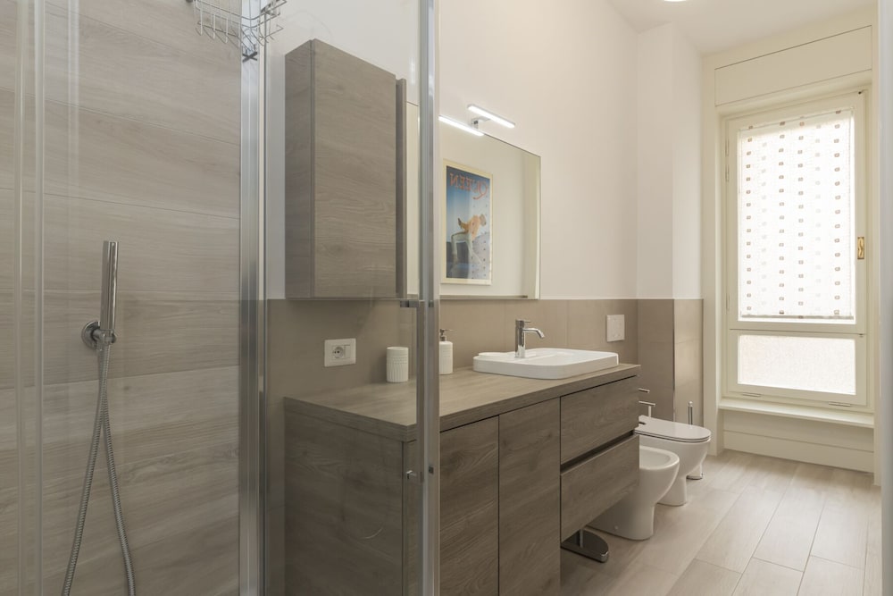 JOIVY Modern 2bed flat with balcony, 250m from M5 Foppa and M2 Sant'Agostino