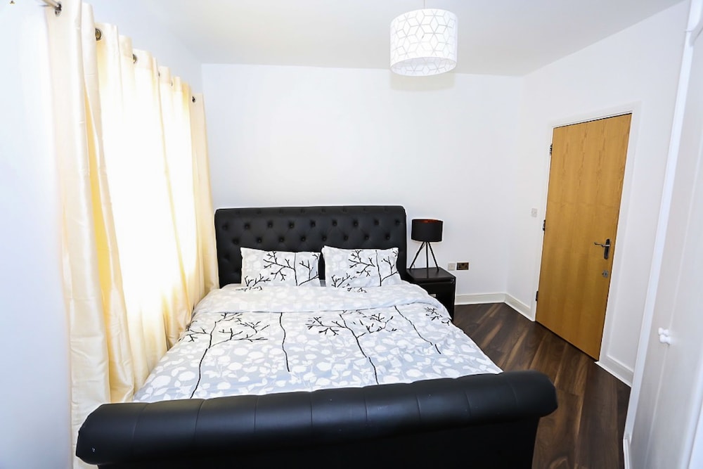 Modern 2 Bedroom Apartment