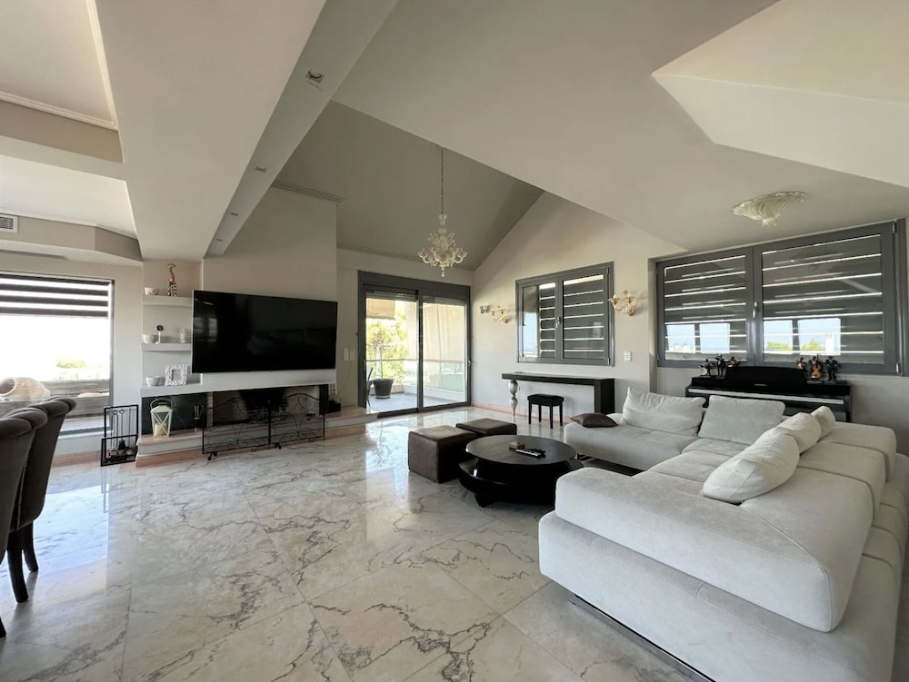 Glyfada 4BDR Penthouse Gia