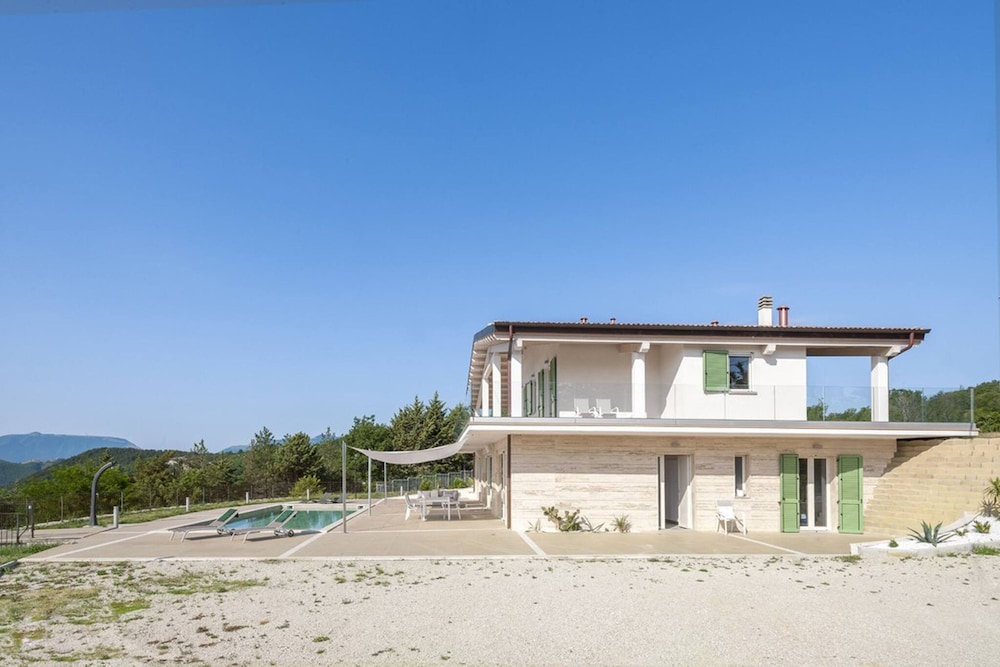 Villa Montefalcone 8 by Marche Holiday Villas
