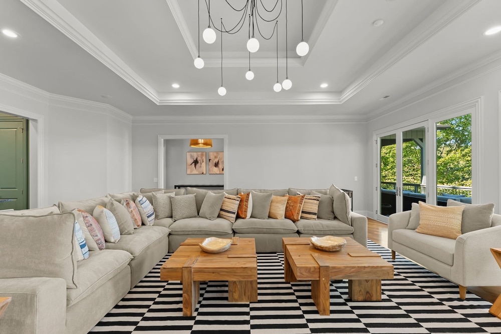 Modern Masterpiece by Avantstay Waterfront Private Dock