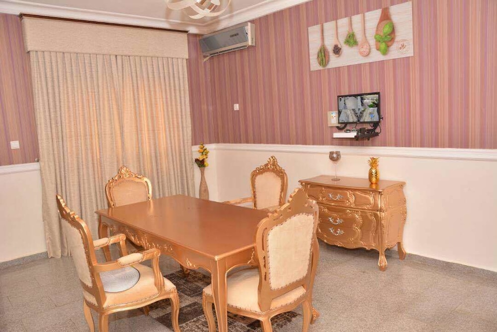 Champions Lodge