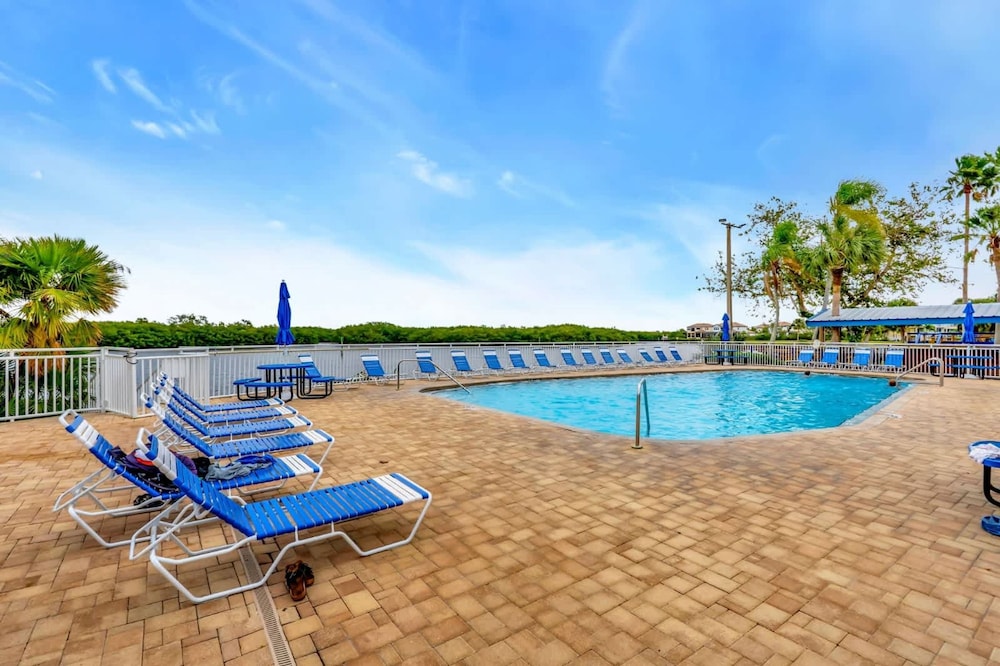 Palm Terrace Waterfront Htd Pool Hot Tub Tennis