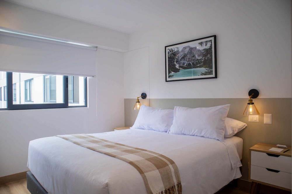 Majestic 2BR With Modern Pool in Miraflores