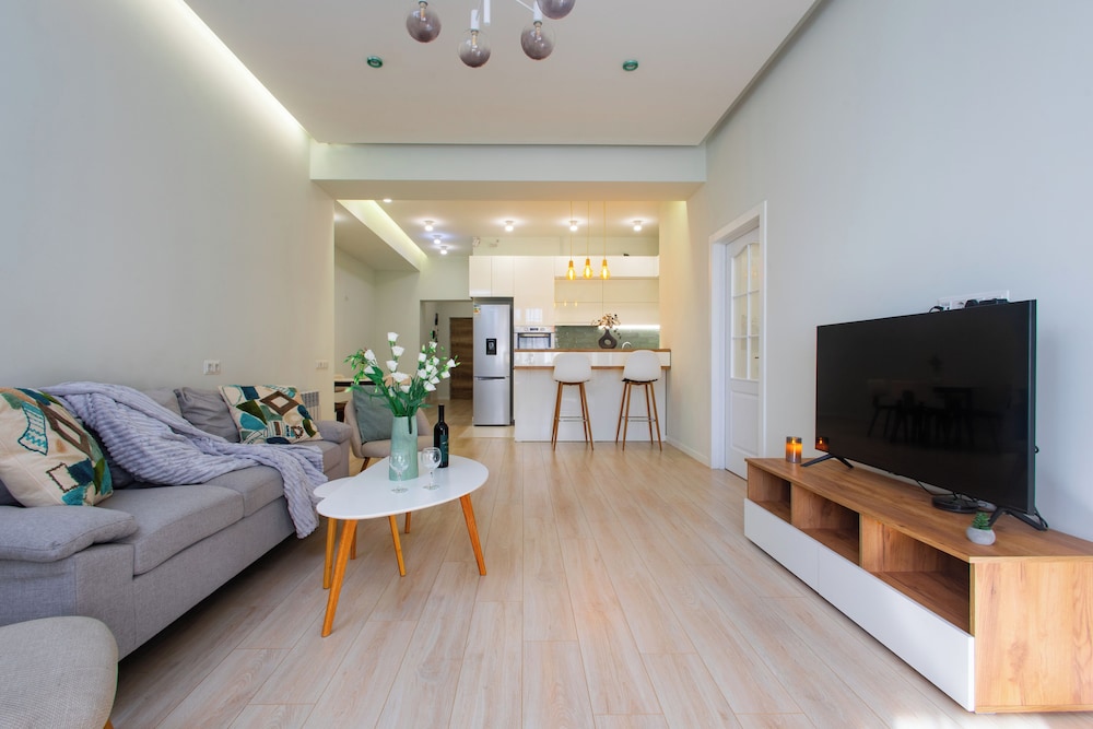 Apartment by Luxe Group PU514