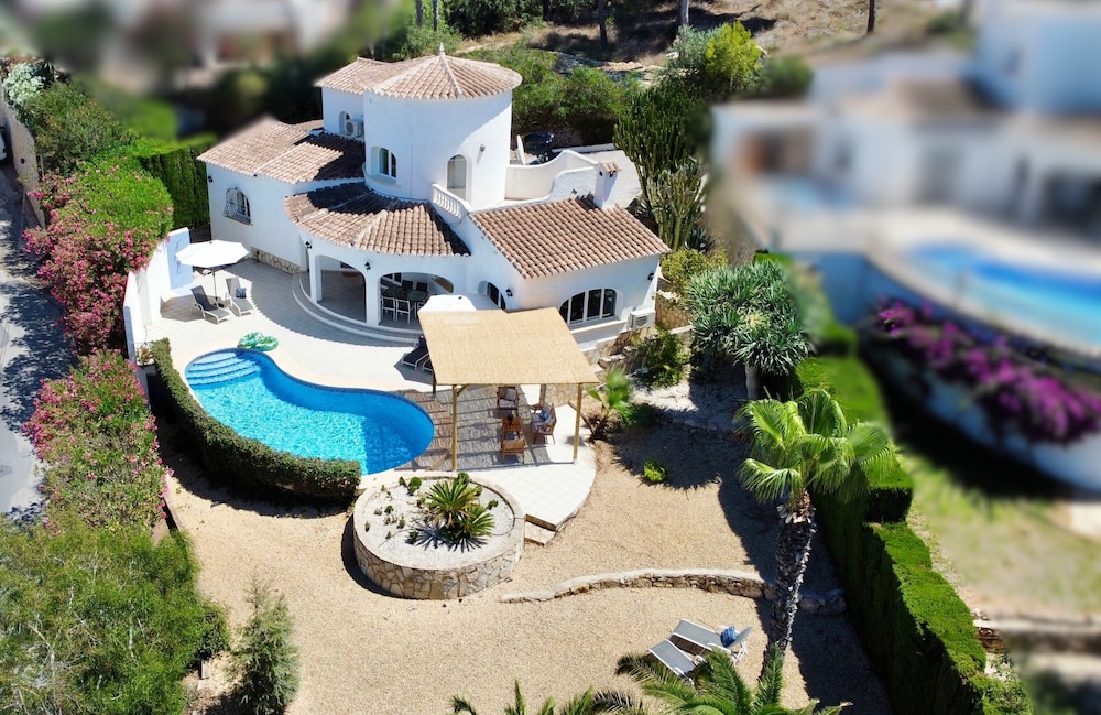 3 Bedroom Villa Walking Distance to Moraira