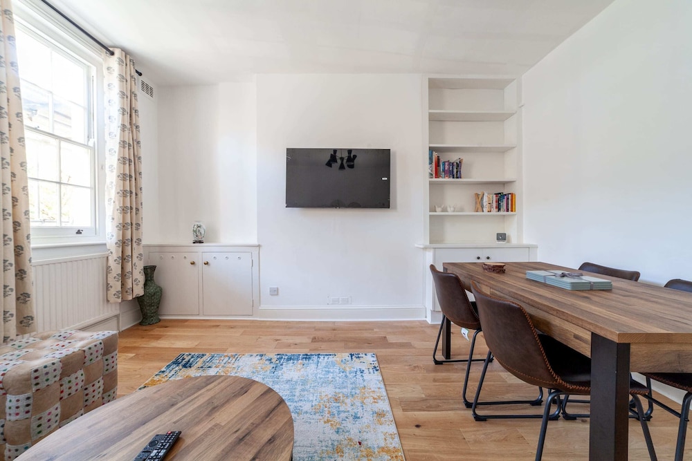 Period Victorian Abode In Idyllic Kings Cross