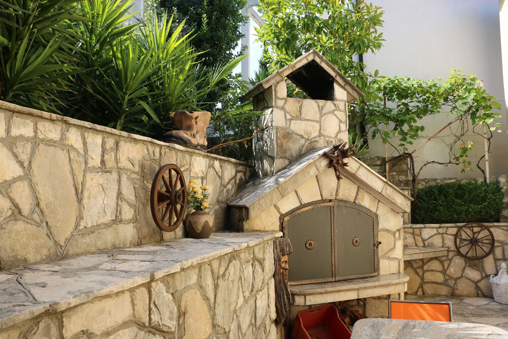 Photo 6