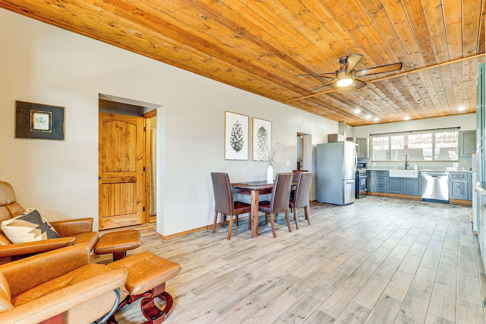3 Mi to Trails: Secluded Eagar Cabin w/ Mtn Views!