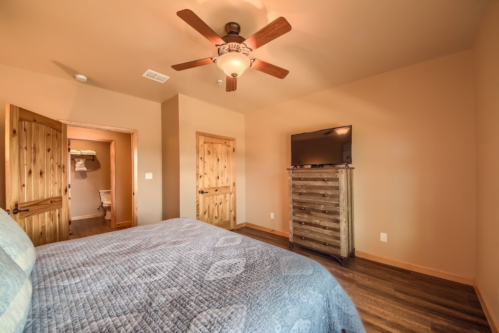 Oma13a14 Gruene Bungalow At Old Mills Resort 6 Bedroom Condo