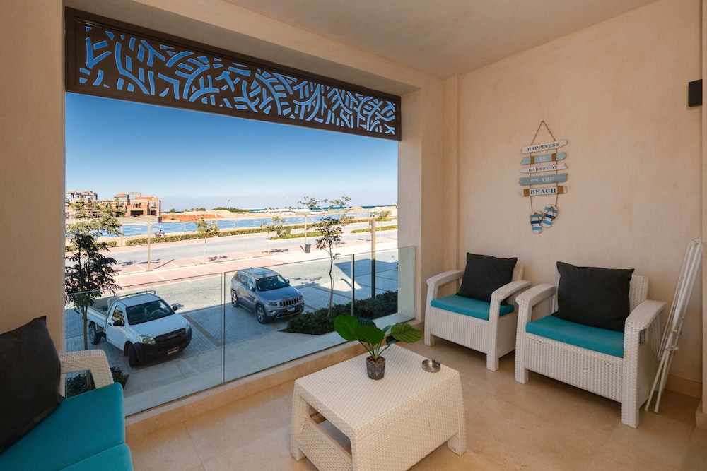 Xuru Stays I Sparky & Summery 2 BDR @ Mangroovy Free Beach & Pool Access
