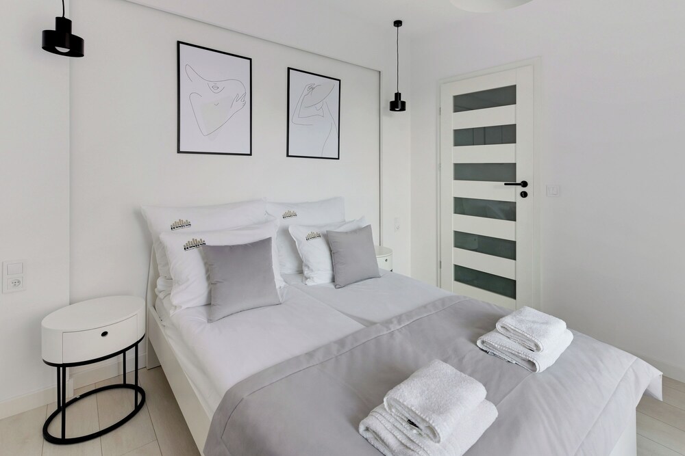 Aura - Riverside & Parking by Downtown Apartments