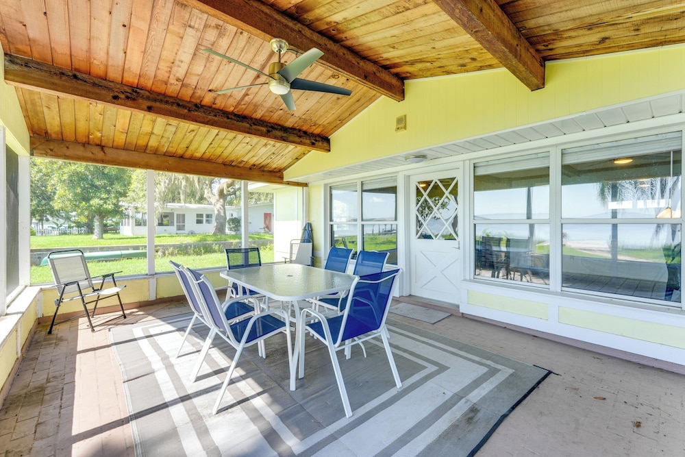 Lake Dora Escape: Canal Access & Seaplane Sights!