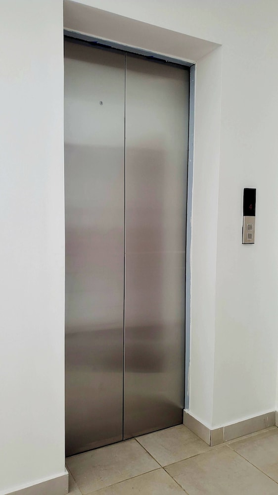 2 Bedrooms, 2 Bathrooms, AC, Wifi, Pool, Gym, No Blackouts, Santiago